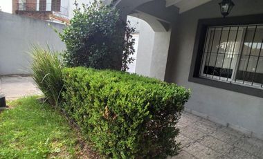 VENTA CASA 4 AMBIENTES CASTELAR SUR