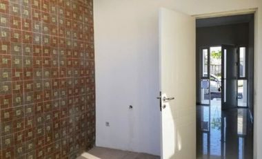 Rumah 2 lantai siap huni di BOSTON-ext di perum Puri Surya Jaya, Strategis
