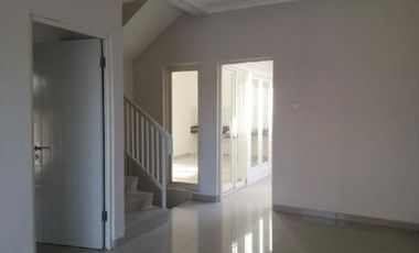 Rumah 2 lantai siap huni di BOSTON-ext di perum Puri Surya Jaya, Strategis