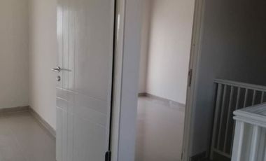 Rumah 2 lantai siap huni di BOSTON-ext di perum Puri Surya Jaya, Strategis