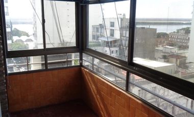 Semipiso con balcon al frente 2 dormitorios living cocina separada Rosario