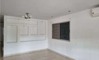 VENDO HERMOSA CASA EN LA 24 DE DICIEMBRE, URB PALO ALTO 3REC 2BA