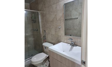 VENDO HERMOSA CASA EN LA 24 DE DICIEMBRE, URB PALO ALTO 3REC 2BA