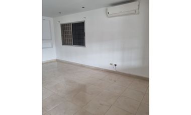 VENDO HERMOSA CASA EN LA 24 DE DICIEMBRE, URB PALO ALTO 3REC 2BA