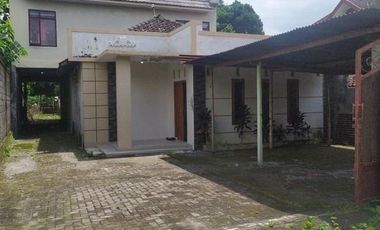 Rumah Induk + Kos Strategis di dekat Kampus UII Jl. kaliurang