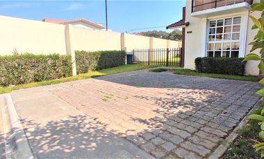 Renta Casa Amueblada en Villas del Campo Calimaya