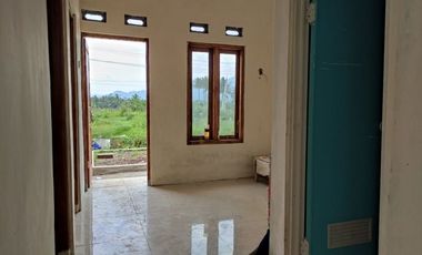 RUMAH BARU DI TEPI JALAN RAYA SECANG LAGI HARGA PROMO