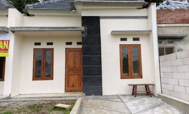 RUMAH BARU DI TEPI JALAN RAYA SECANG LAGI HARGA PROMO