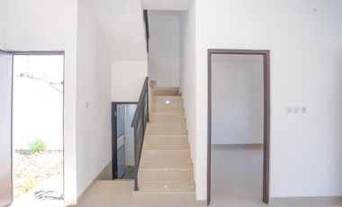 Rumah SHM 2 Lt Hadap Timur 10 Mnt ke RS Citra Medika Depok J-34093