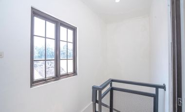 Rumah SHM 2 Lt Hadap Timur 10 Mnt ke RS Citra Medika Depok J-34093