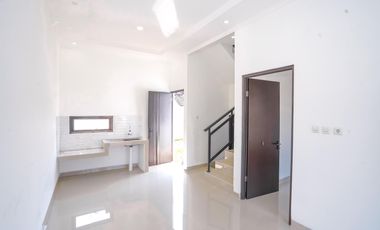 Rumah SHM 2 Lt Hadap Timur 10 Mnt ke RS Citra Medika Depok J-34093