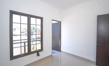 Rumah SHM 2 Lt Hadap Timur 10 Mnt ke RS Citra Medika Depok J-34093