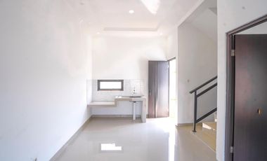 Rumah SHM 2 Lt Hadap Timur 10 Mnt ke RS Citra Medika Depok J-34093