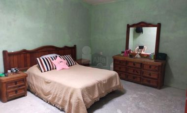 Venta casa en San Juan la Isla Rayon, con un jardín de 500 m2, aprox. con todos los servicios