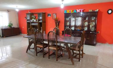 Venta casa en San Juan la Isla Rayon, con un jardín de 500 m2, aprox. con todos los servicios
