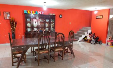 Venta casa en San Juan la Isla Rayon, con un jardín de 500 m2, aprox. con todos los servicios