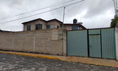 Venta casa en San Juan la Isla Rayon, con un jardín de 500 m2, aprox. con todos los servicios