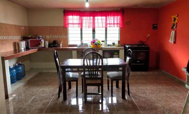 Venta casa en San Juan la Isla Rayon, con un jardín de 500 m2, aprox. con todos los servicios