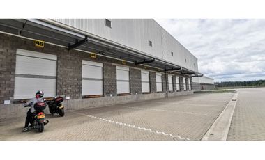 ARRIENDA BODEGA 18000 M2 UBICADA EN MOSQUERA