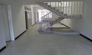 COD. 5753 - SE ARRIENDA CASA - BARRIO: CONUCOS