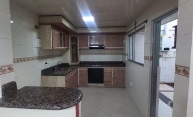 casa en arriendo en la castellana. Cod A7225901