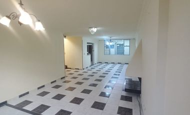 casa en arriendo en la castellana. Cod A7225901