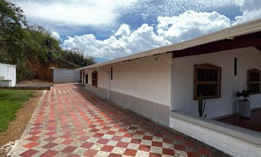 finca en arriendo en hato viejo. Cod A9433113