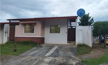ALQUILO Y VENDO CASA LAS ARBOLEDAS, CLUSTER LOS AVELLANOS