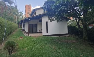 casa en arriendo en las lomas poblado. Cod A775443