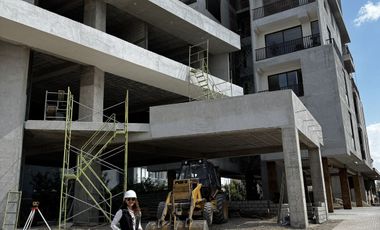 VENTA DE LOCAL COMERCIAL SOBRE VIA ATLIXCAYOTL  ZONA DE ALTA DEMANDA Y PLUSVALIA