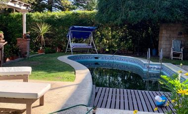 Propiedad ubicada en el centro de Burzaco, a 150 metros  de la estación. IDEAL 2  FAMILIAS.