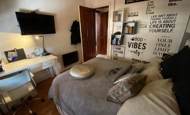 Propiedad ubicada en el centro de Burzaco, a 150 metros  de la estación. IDEAL 2  FAMILIAS.