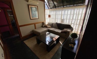 Propiedad ubicada en el centro de Burzaco, a 150 metros  de la estación. IDEAL 2  FAMILIAS.