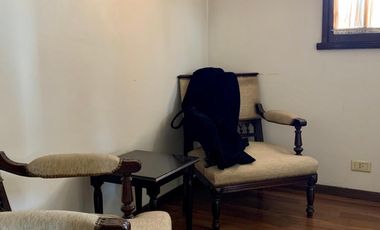 Propiedad ubicada en el centro de Burzaco, a 150 metros  de la estación. IDEAL 2  FAMILIAS.