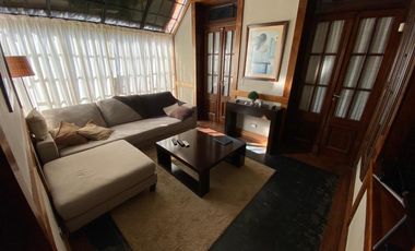 Propiedad ubicada en el centro de Burzaco, a 150 metros  de la estación. IDEAL 2  FAMILIAS.