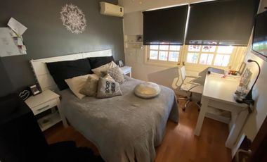 Propiedad ubicada en el centro de Burzaco, a 150 metros  de la estación. IDEAL 2  FAMILIAS.