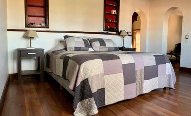 Propiedad ubicada en el centro de Burzaco, a 150 metros  de la estación. IDEAL 2  FAMILIAS.