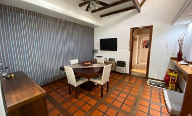 Propiedad ubicada en el centro de Burzaco, a 150 metros  de la estación. IDEAL 2  FAMILIAS.