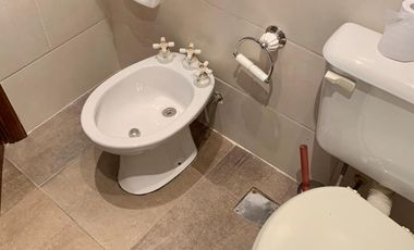 Propiedad ubicada en el centro de Burzaco, a 150 metros  de la estación. IDEAL 2  FAMILIAS.