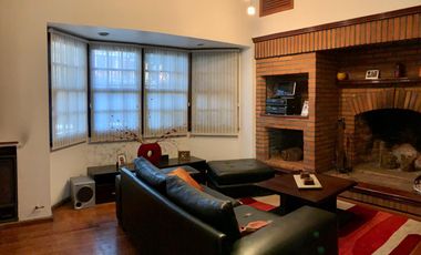 Propiedad ubicada en el centro de Burzaco, a 150 metros  de la estación. IDEAL 2  FAMILIAS.