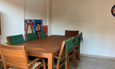 Propiedad ubicada en el centro de Burzaco, a 150 metros  de la estación. IDEAL 2  FAMILIAS.