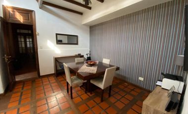 Propiedad ubicada en el centro de Burzaco, a 150 metros  de la estación. IDEAL 2  FAMILIAS.