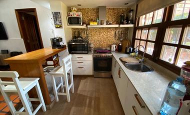 Propiedad ubicada en el centro de Burzaco, a 150 metros  de la estación. IDEAL 2  FAMILIAS.