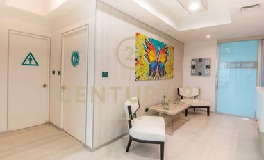ARRIENDO OFICINA SEMI AMOBLADA EN EDIFICIO NEO CENTRO – IDEAL CENTRO MÉDICO