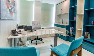 ARRIENDO OFICINA SEMI AMOBLADA EN EDIFICIO NEO CENTRO – IDEAL CENTRO MÉDICO