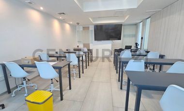 ARRIENDO OFICINA SEMI AMOBLADA EN EDIFICIO NEO CENTRO – IDEAL CENTRO MÉDICO