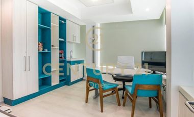 ARRIENDO OFICINA SEMI AMOBLADA EN EDIFICIO NEO CENTRO – IDEAL CENTRO MÉDICO