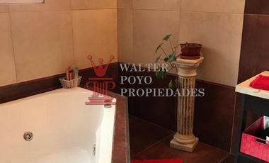 Venta casa en dos planatas 3 dorm. 3 baños 1 en suite, garaje.