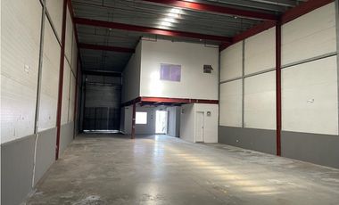 SE ALQUILA BODEGA  EN MAÑANITAS >>430 MT2<<