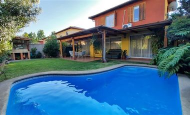 Linda y Cómoda casa en arriendo en Peñalolén